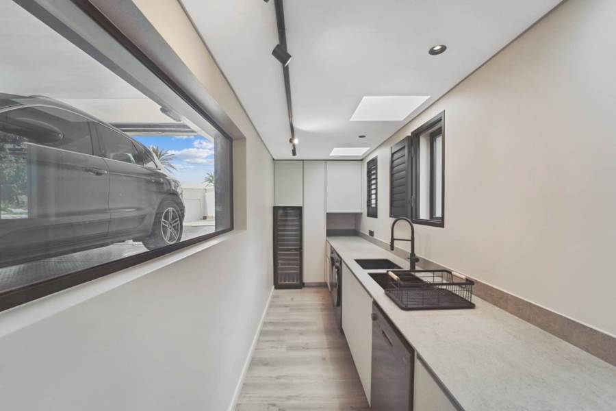 5 Bedroom Property for Sale in Bakoven Western Cape